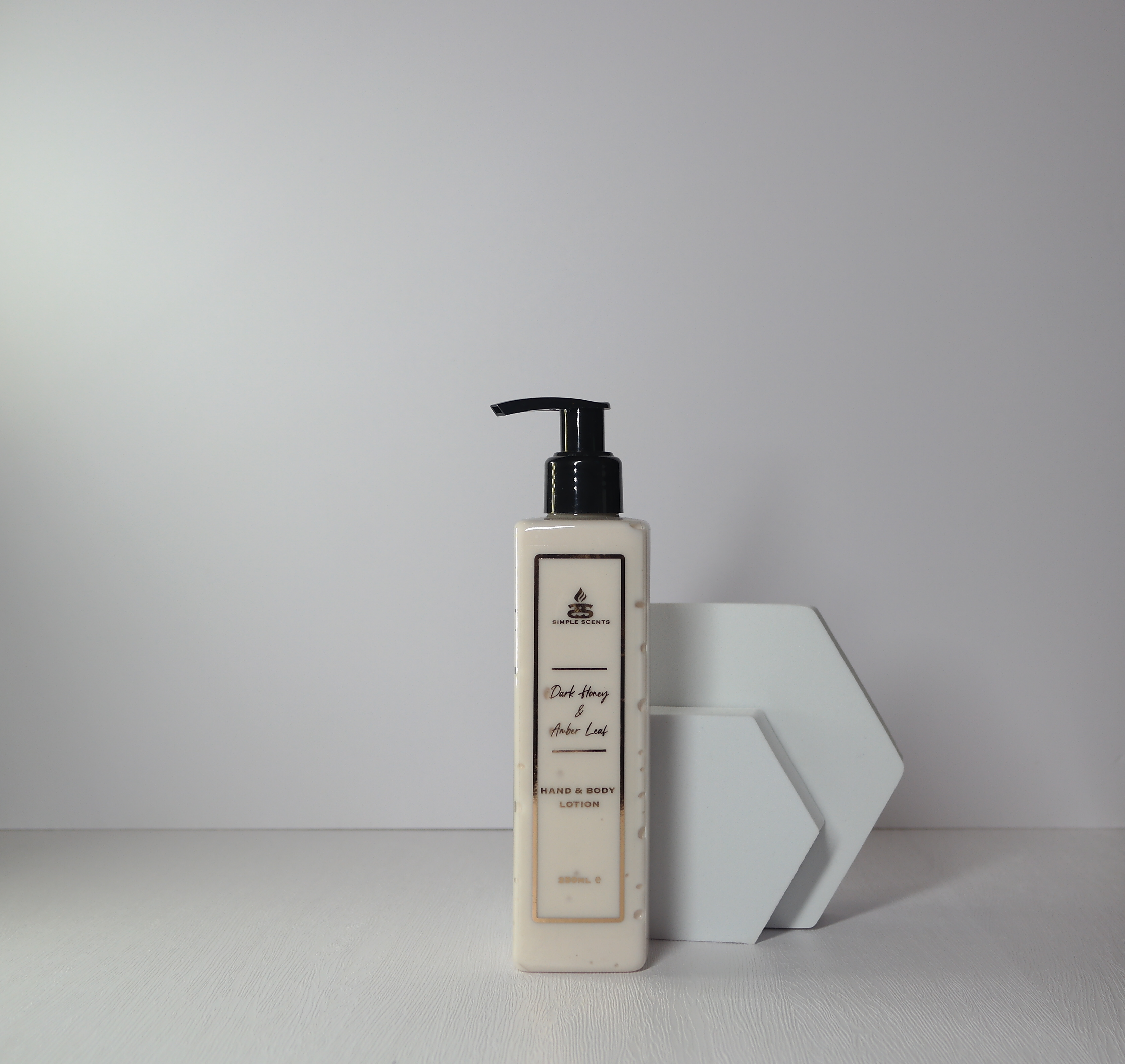 Dark Honey & Amber Leaf Hand & Body Lotion 250ml