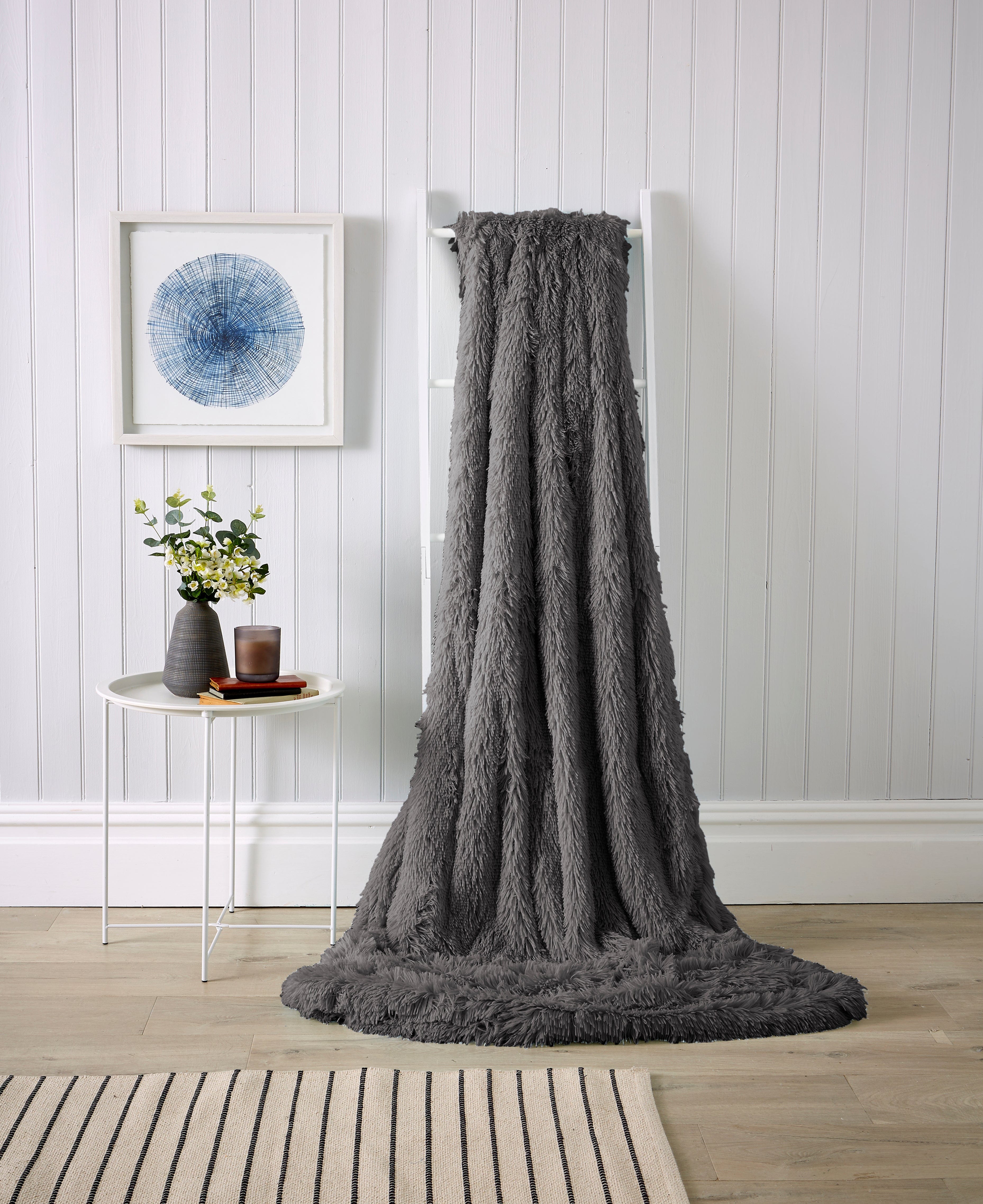 Oversized Chunky Soft Fleece Blanket